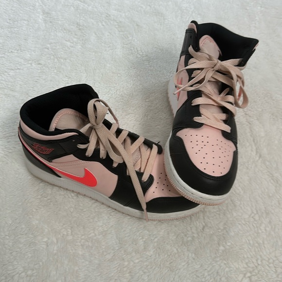 Nike Shoes - NIKE Air Jordan’s Sz 5.5Y/ 7 women’s
